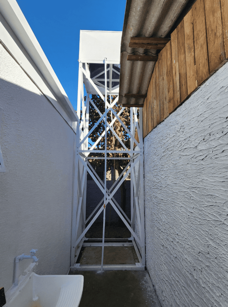 Casa FlexCubic Emergencial — fachada da moradia construída em fábrica